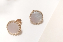 Boucles d'oreilles petite Duchesse nacre blanche
