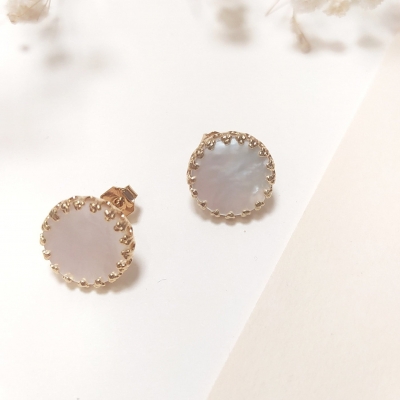 Boucles d'oreilles petite Duchesse nacre blanche